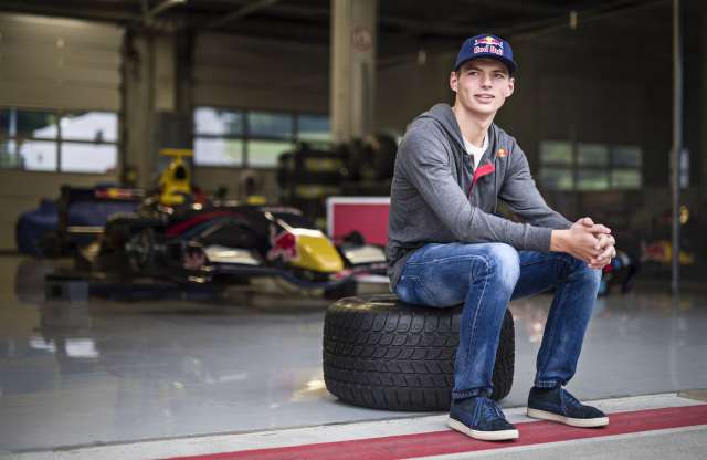 Beégett a 16 éves F1-pilóta