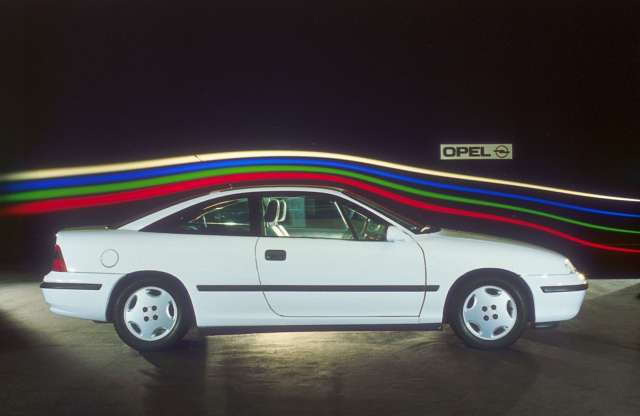 Csodaszép, de nem hátul kapar - 25 éves az Opel Calibra