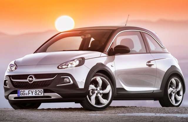 Baj lehet kormánnyal: 8000 Adamot és Corsát hív vissza az Opel