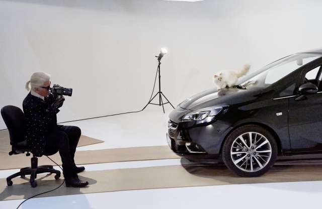 Corsás naptár az Opeltől - Karl Lagerfeld cicája modellkedett