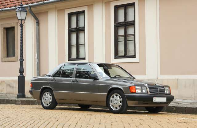 Minimalista luxuskocka 1992-ből - Mercedes 190 E
