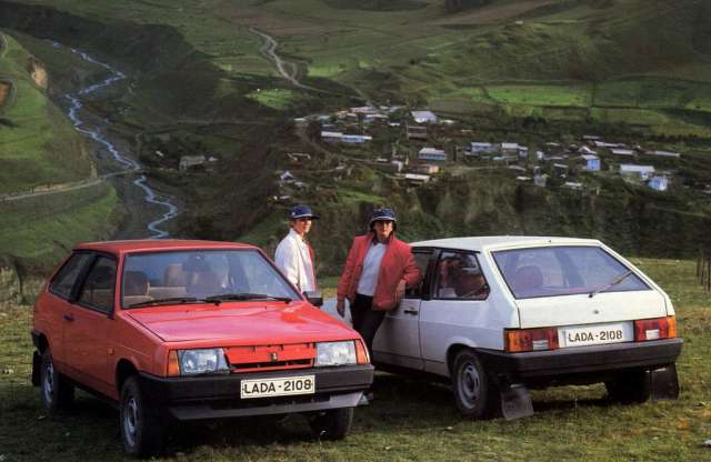 Állítólag van benne egy kis Porsche is - 30 éves a Lada Samara