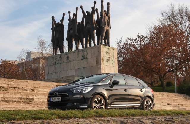 Dizájnból jeles, a többi meg úgysem számít - Citroën DS5 teszt