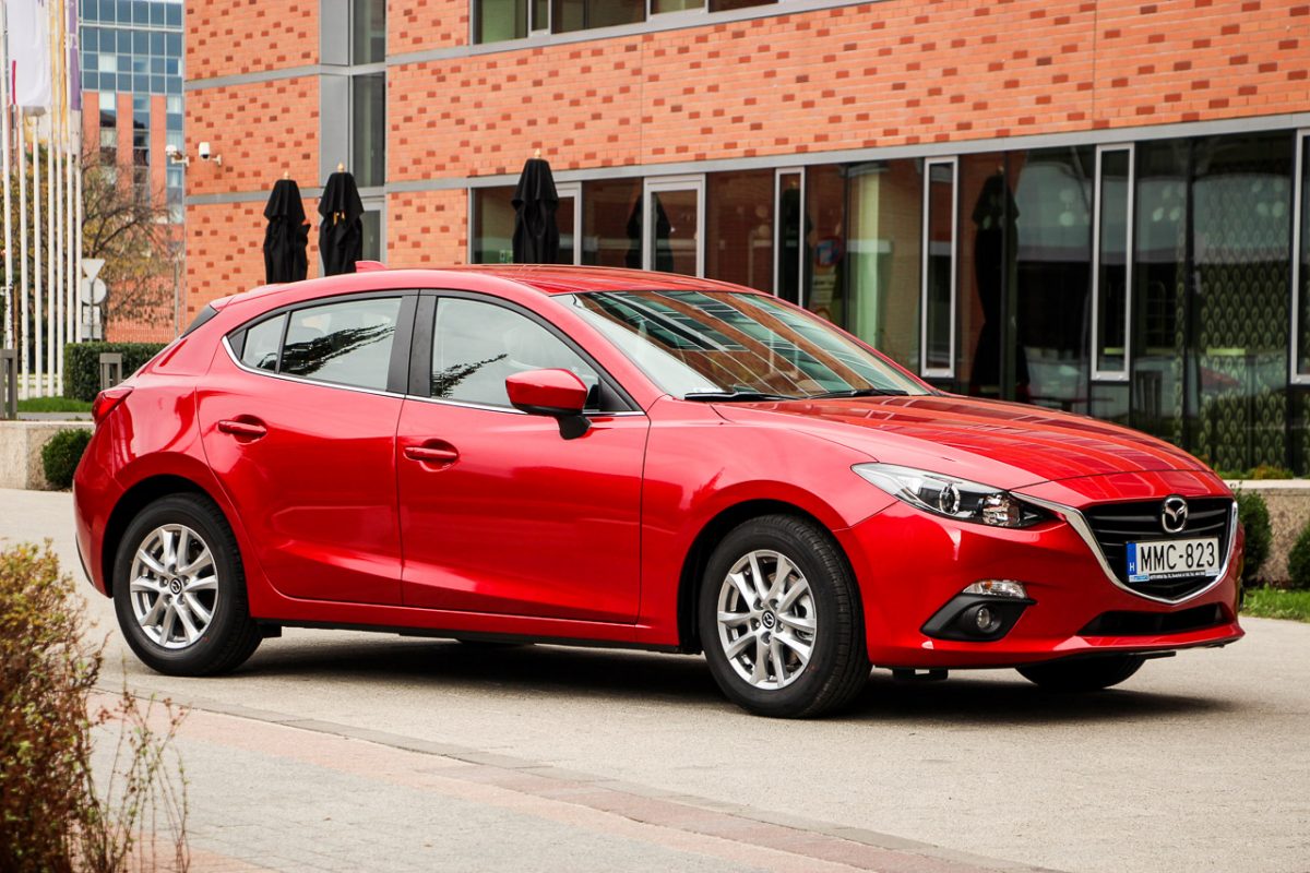 MAZDA 3