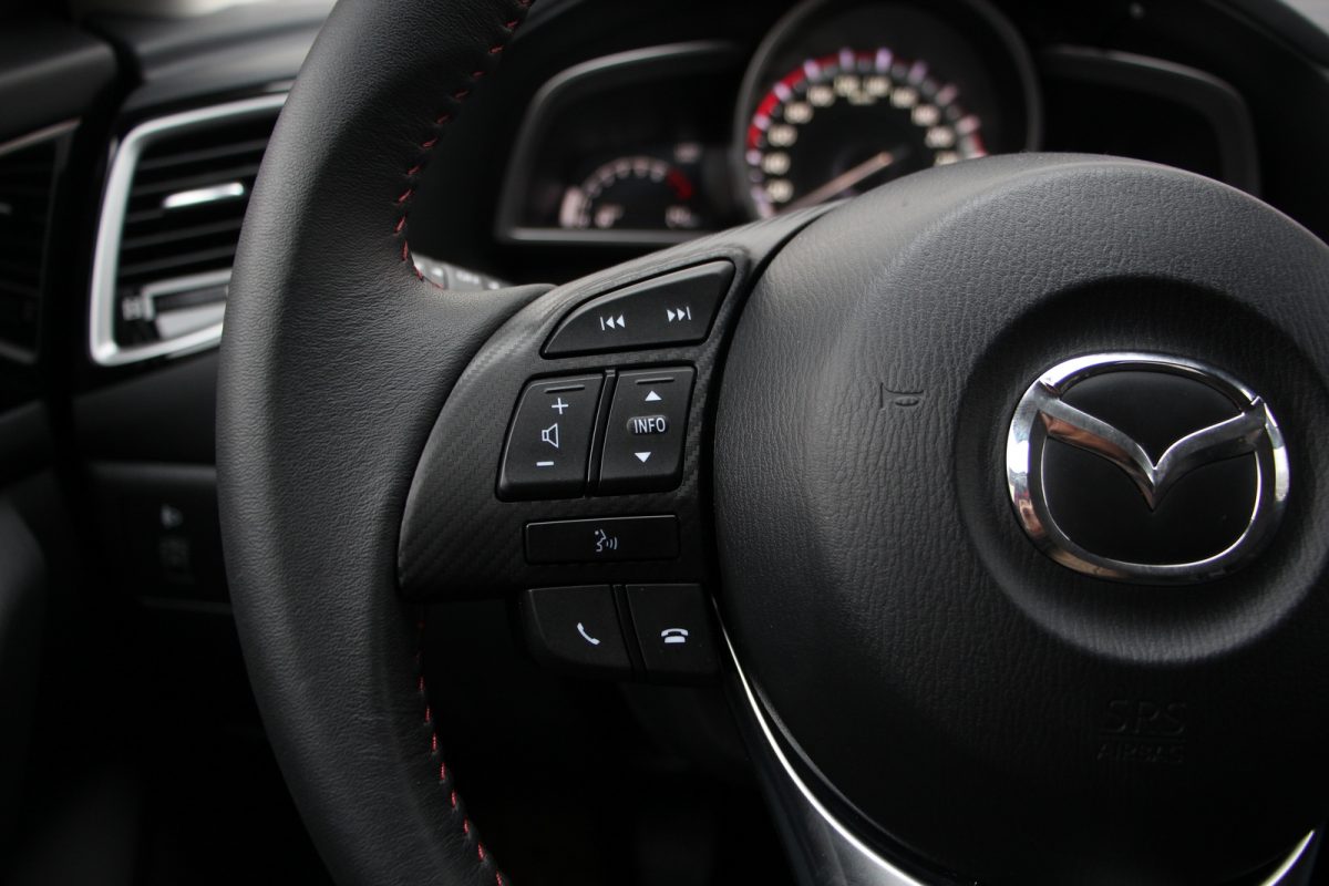 MAZDA 3
