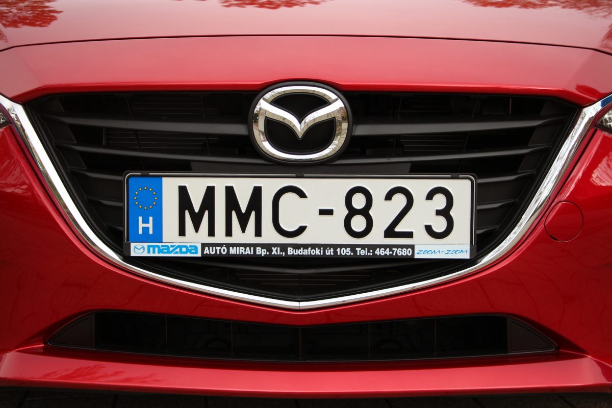 MAZDA 3