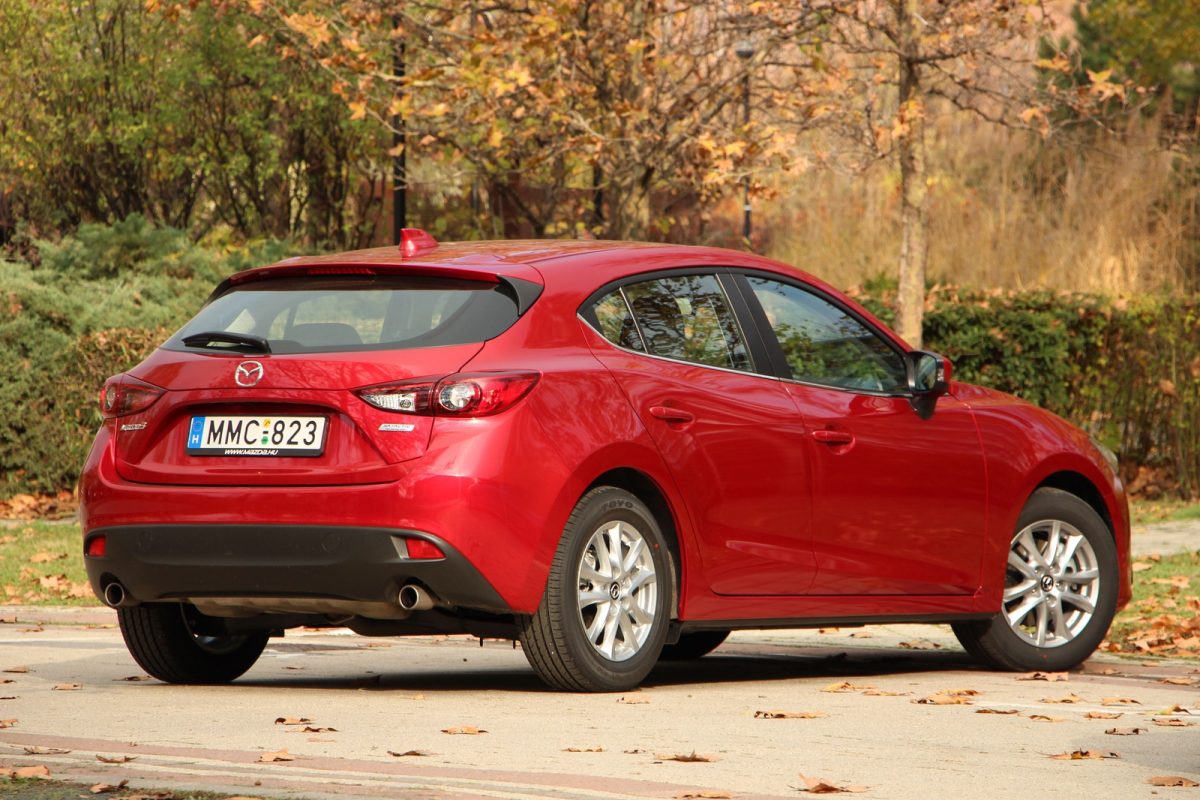MAZDA 3