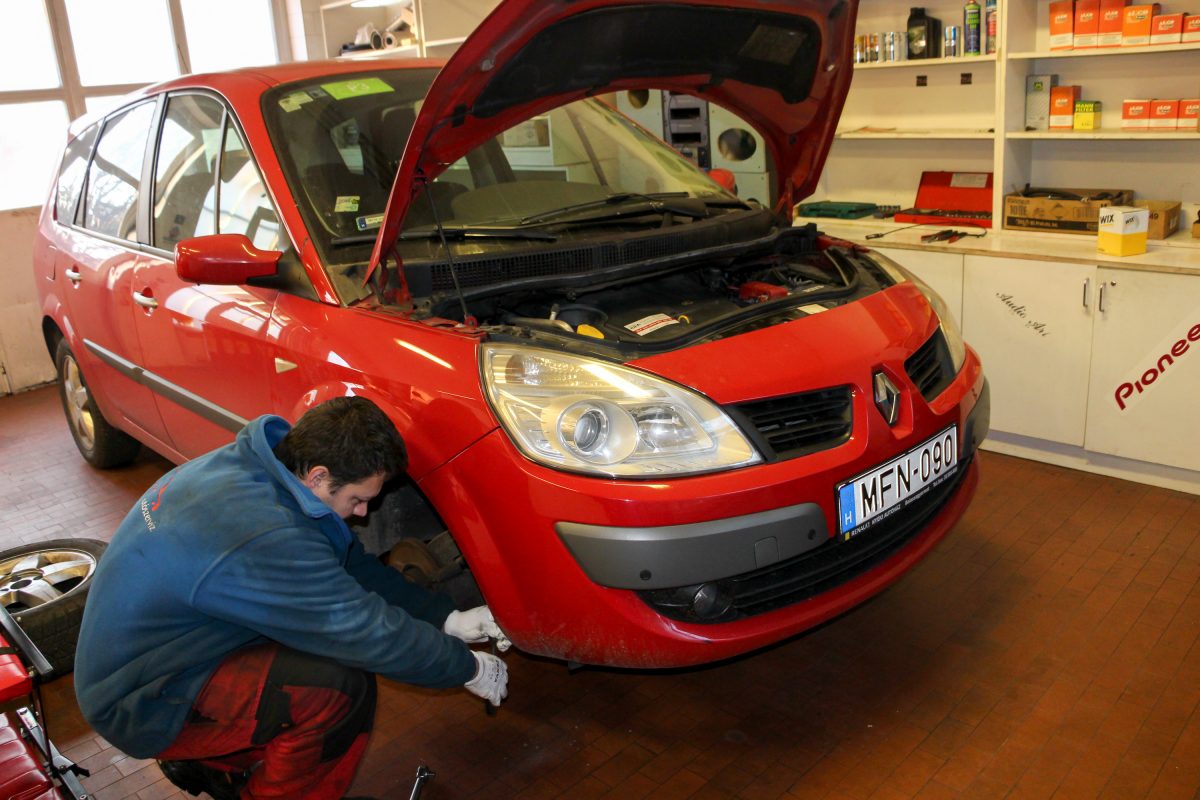 RENAULT