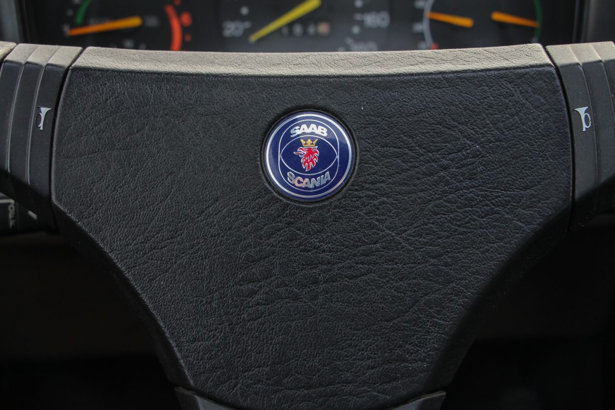 SAAB 900