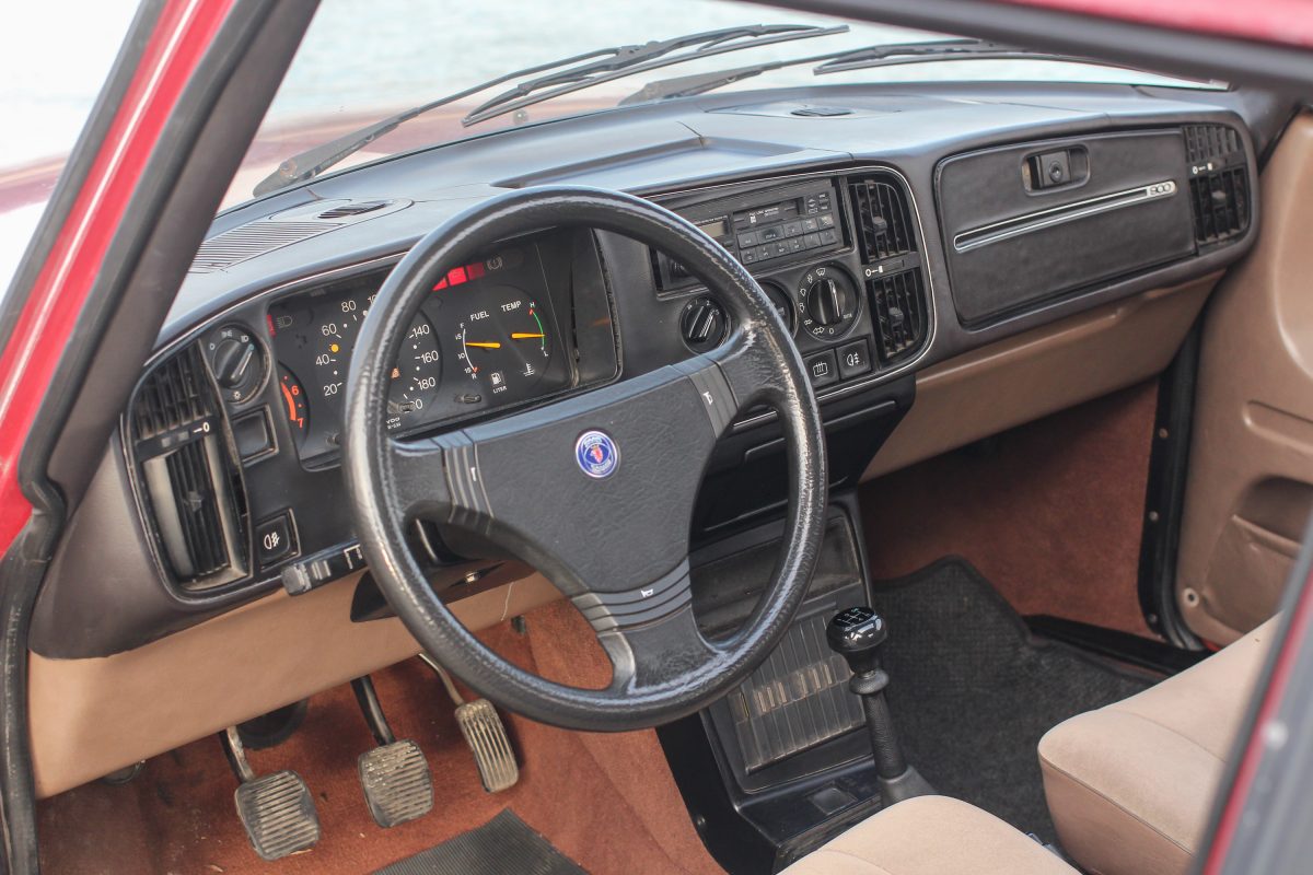 SAAB 900