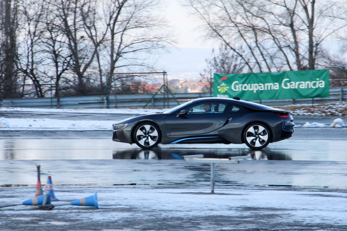 BMW I8