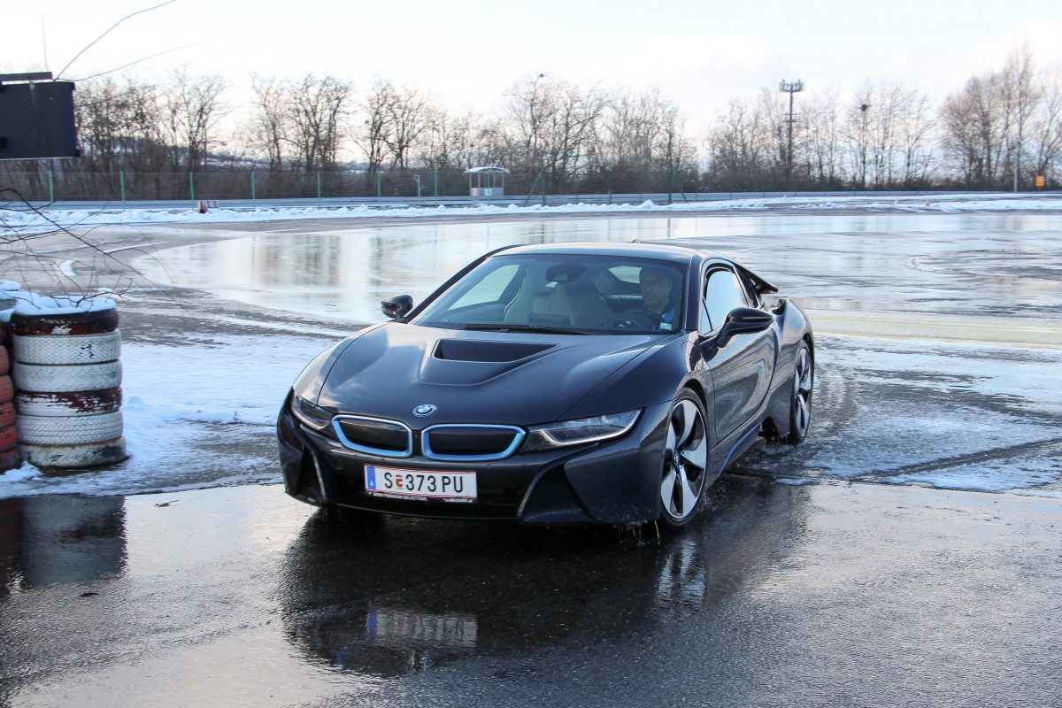 BMW I8