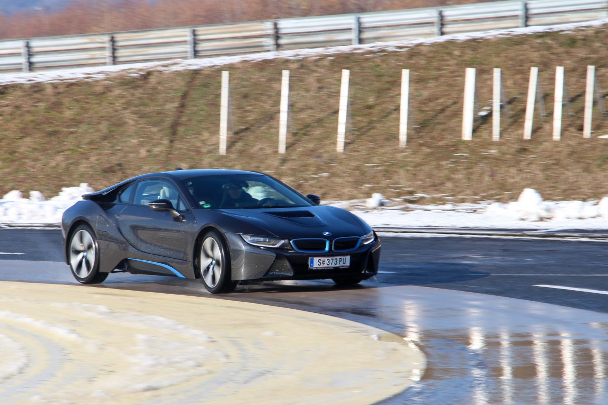 BMW I8