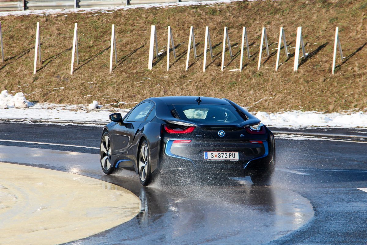 BMW I8