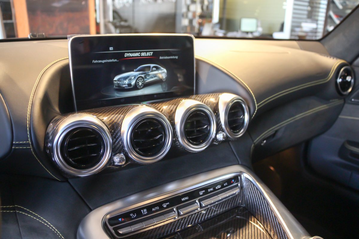 MERCEDES-BENZ