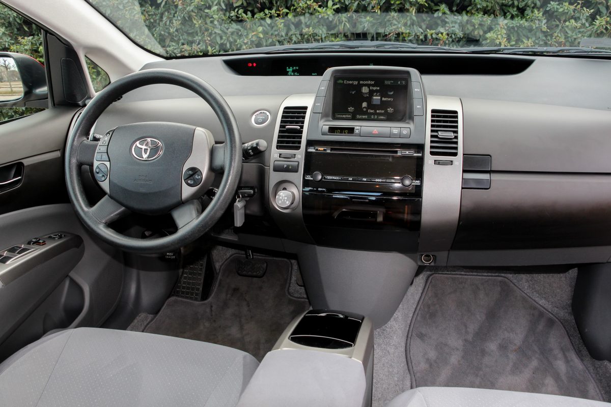 TOYOTA PRIUS