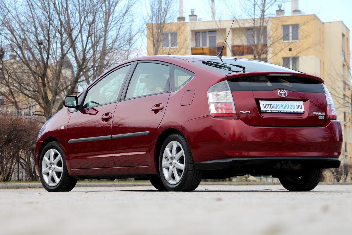 TOYOTA PRIUS