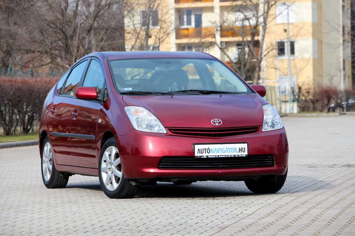TOYOTA PRIUS