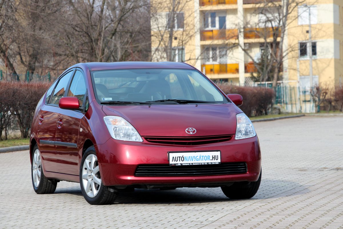 TOYOTA PRIUS