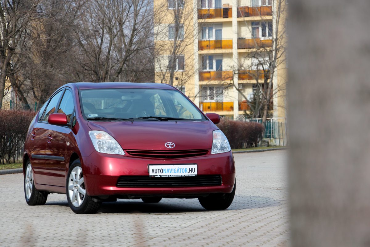 TOYOTA PRIUS
