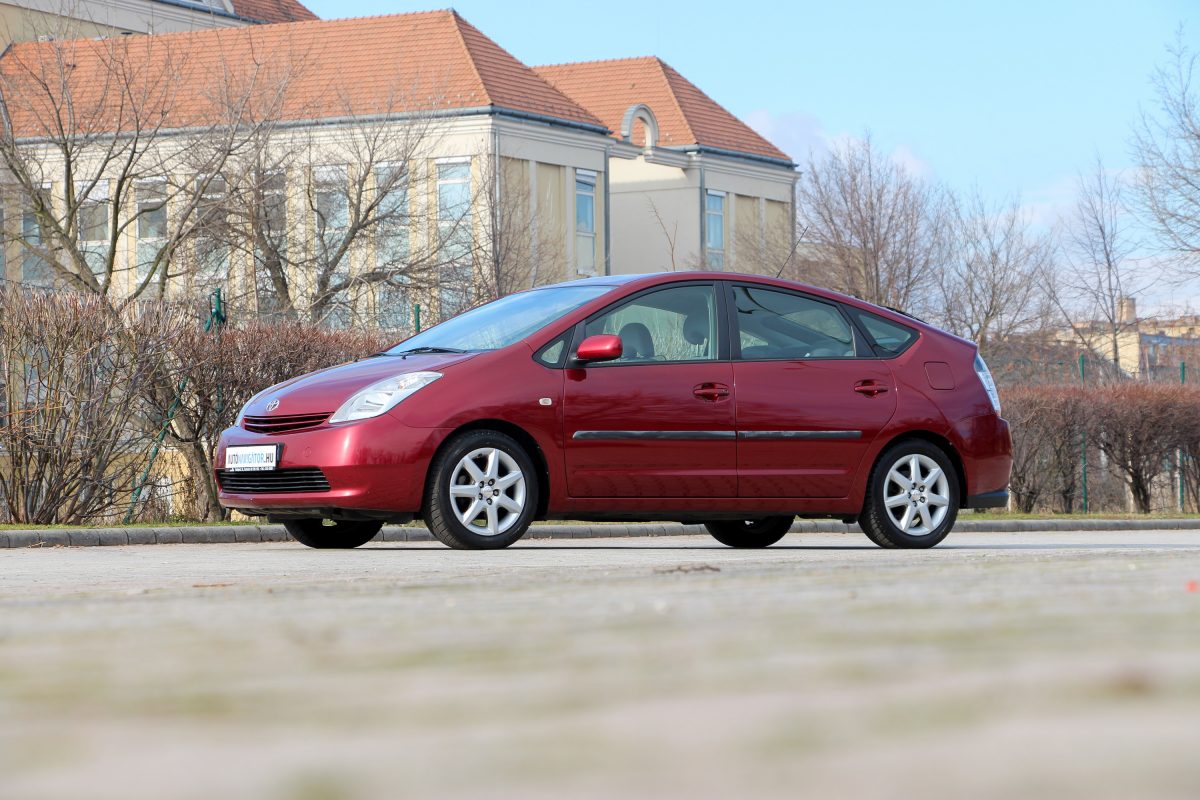 TOYOTA PRIUS