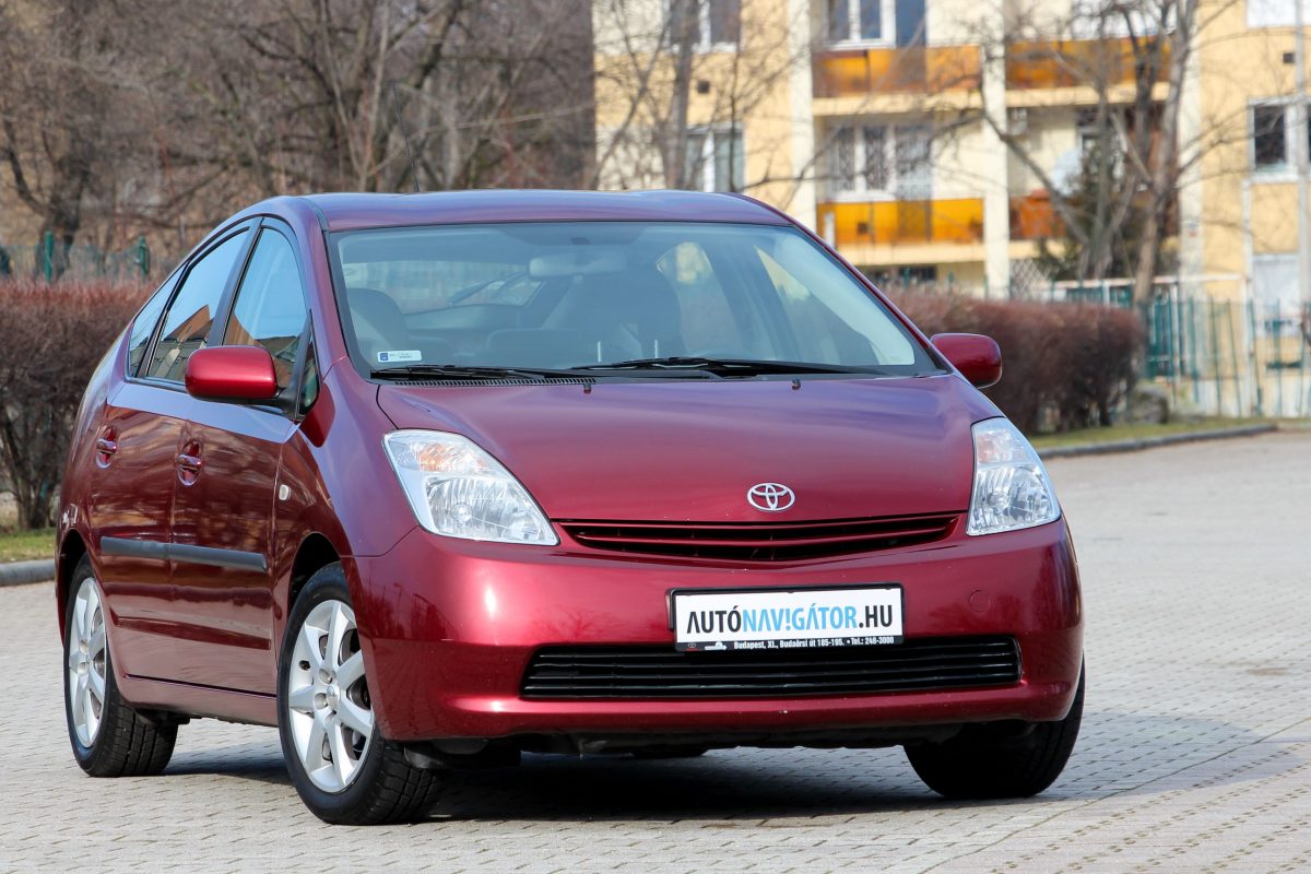 TOYOTA PRIUS