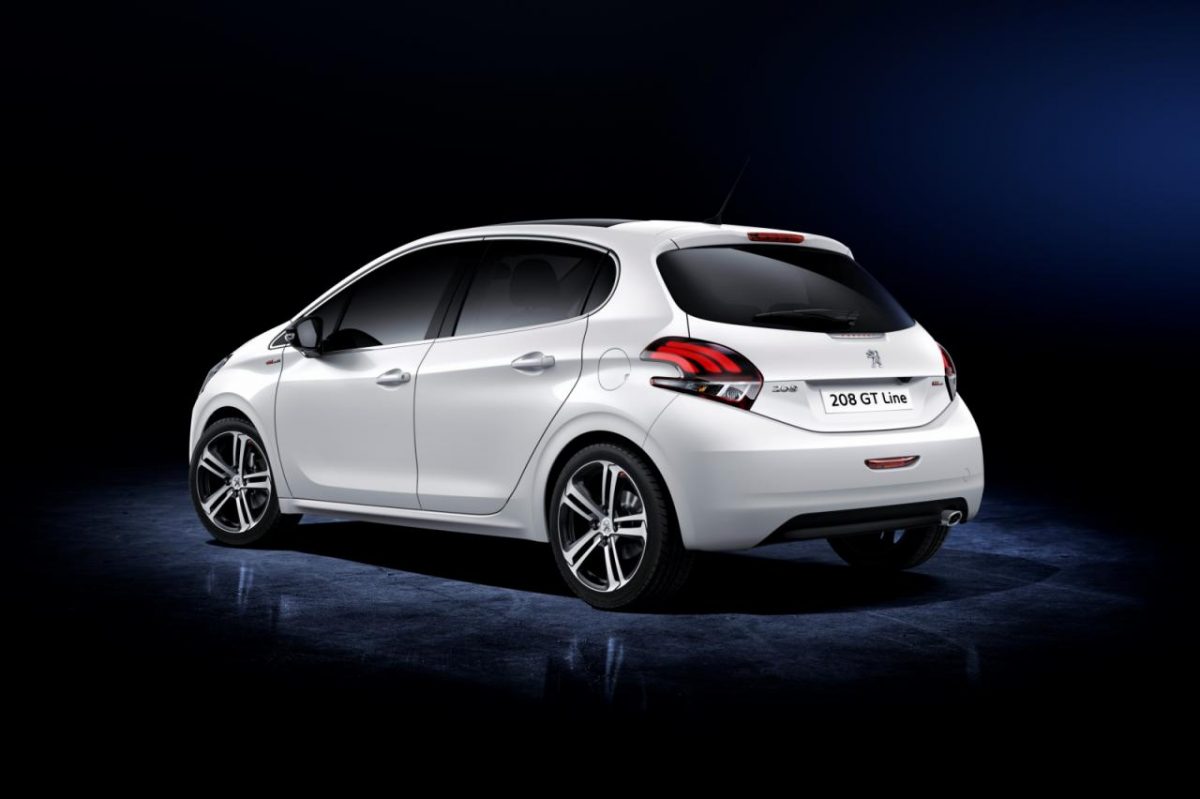 PEUGEOT 208