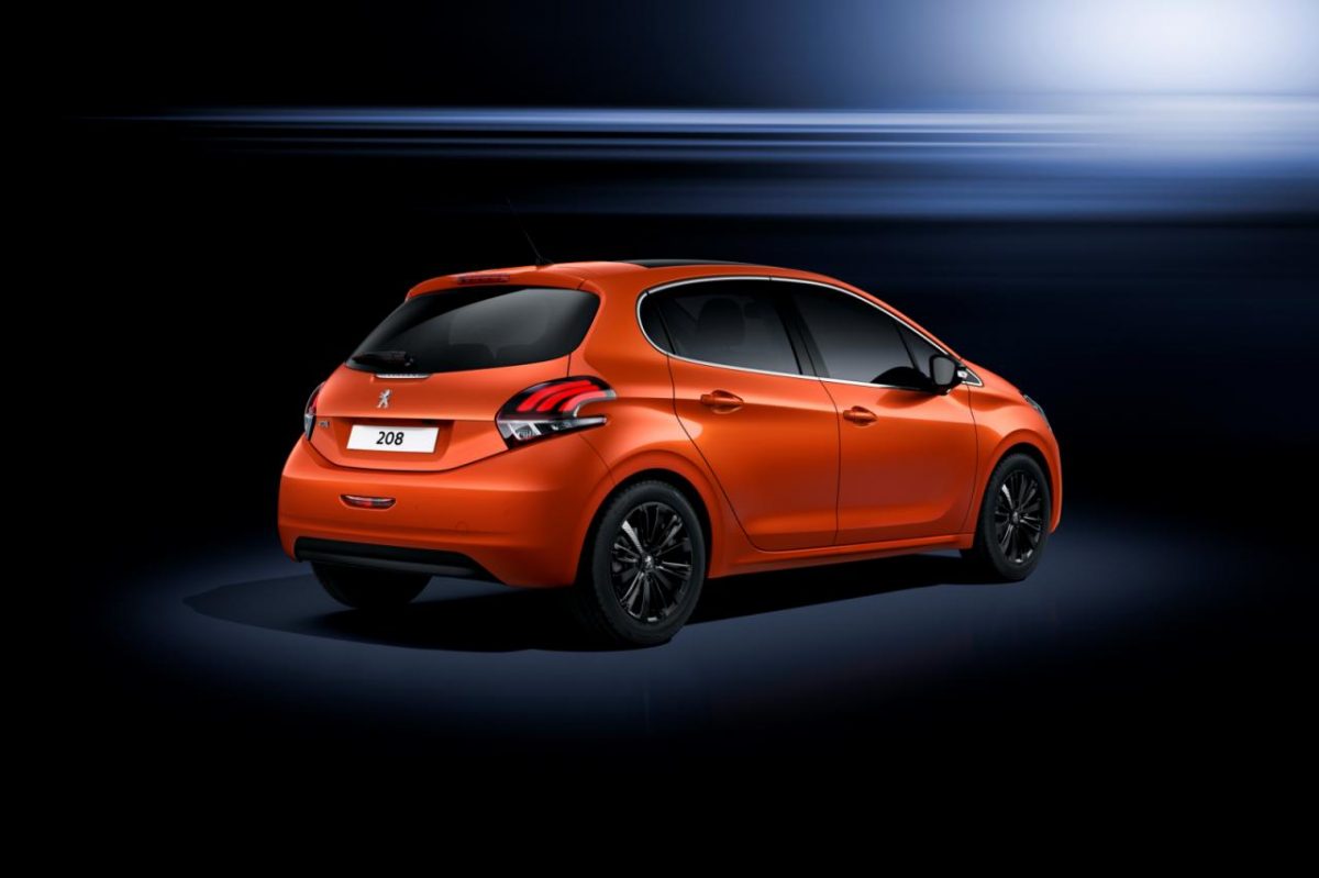 PEUGEOT 208