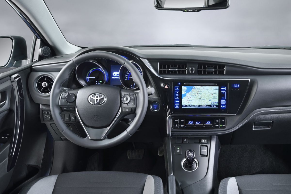 TOYOTA AURIS