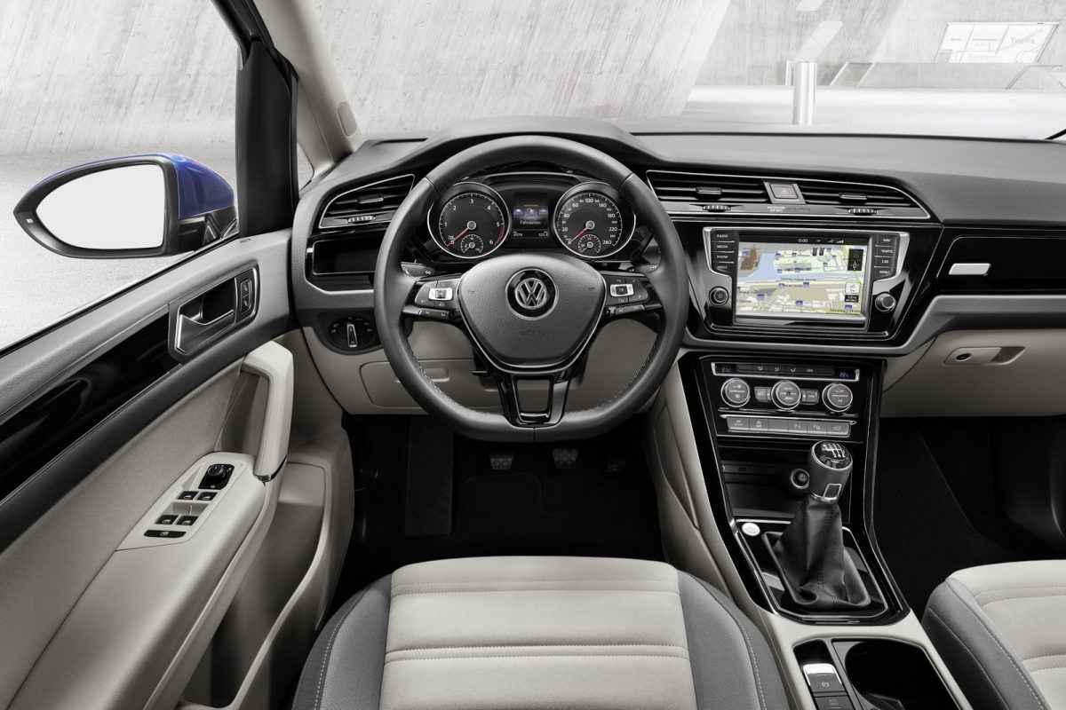 VOLKSWAGEN TOURAN