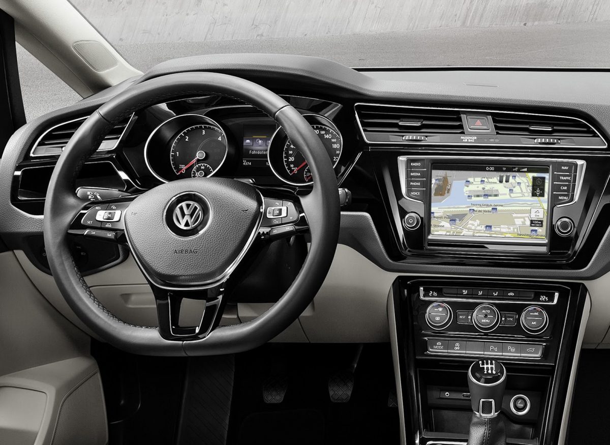 VOLKSWAGEN TOURAN