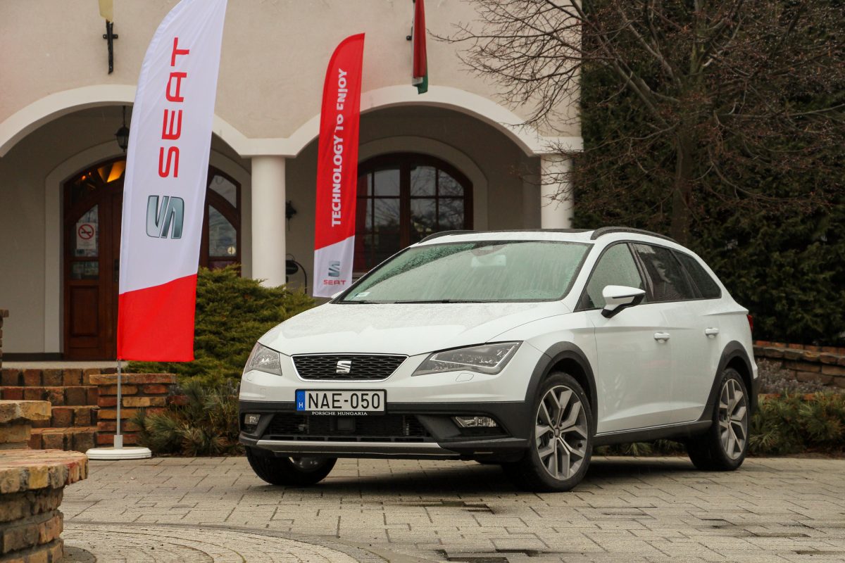 SEAT LEON