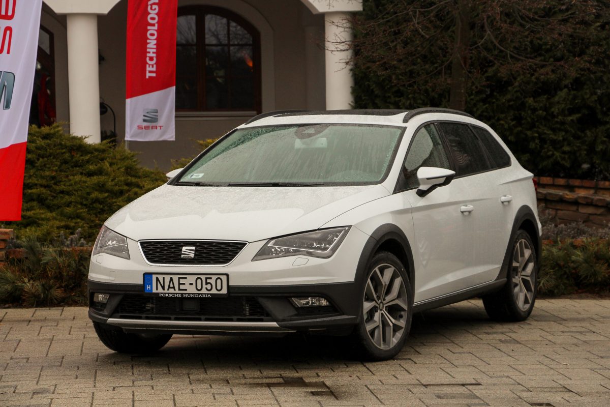 SEAT LEON