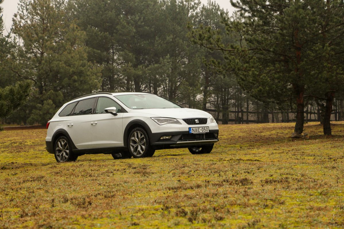 SEAT LEON