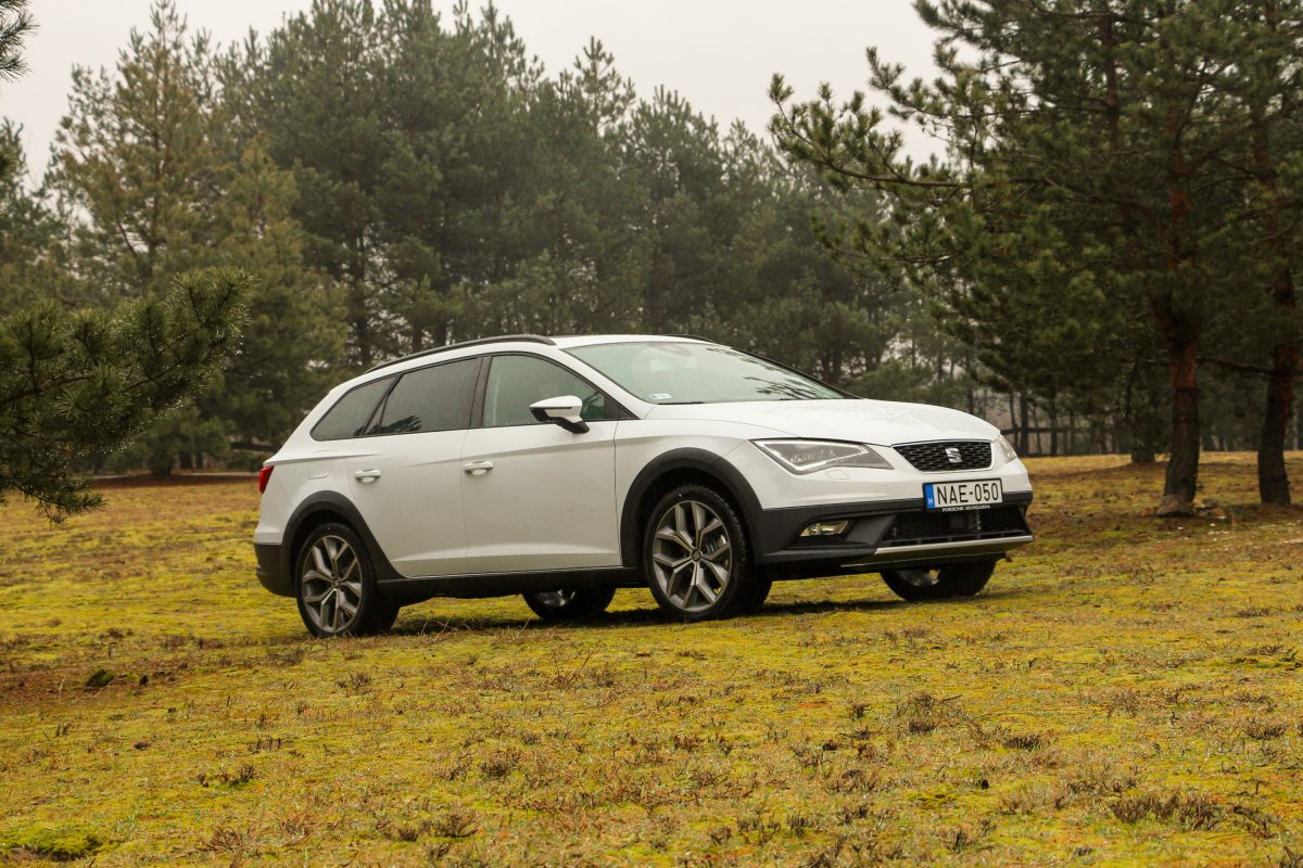SEAT LEON