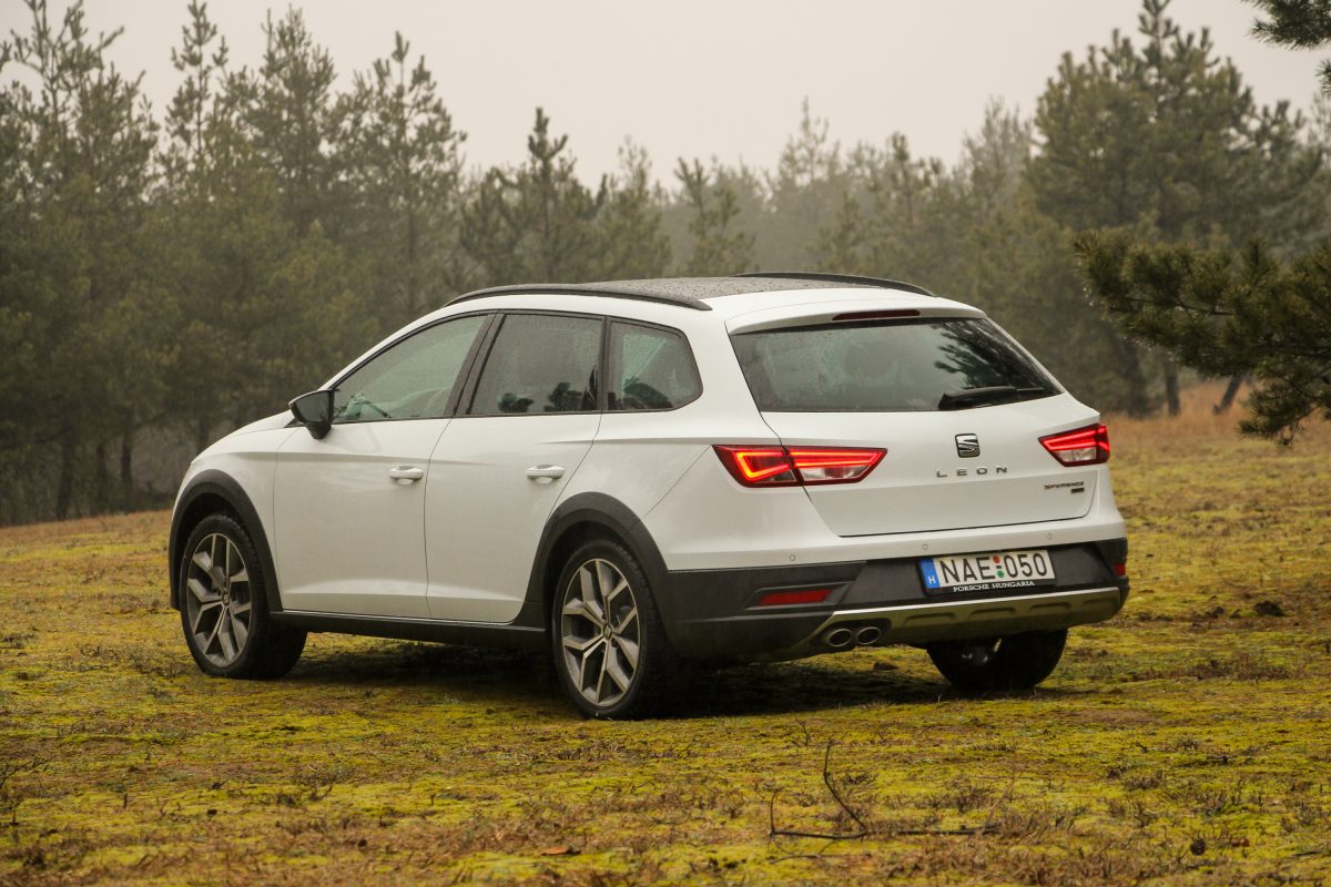 SEAT LEON