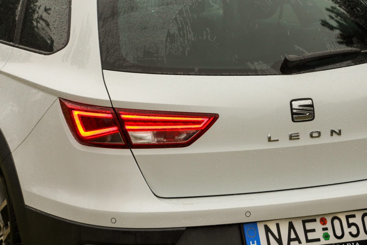 SEAT LEON