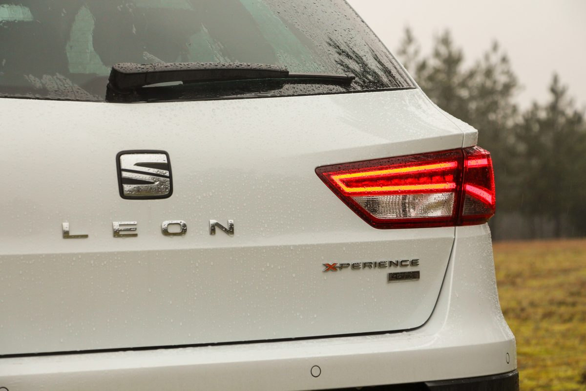 SEAT LEON