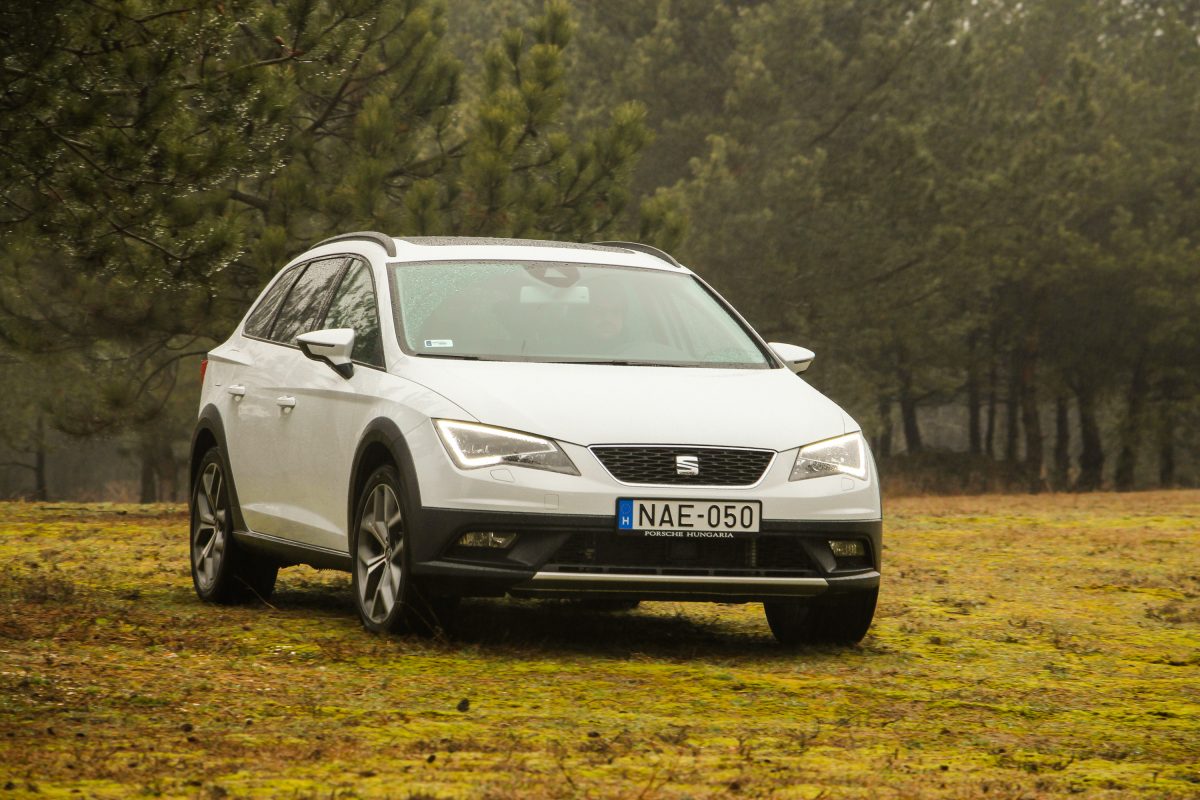 SEAT LEON
