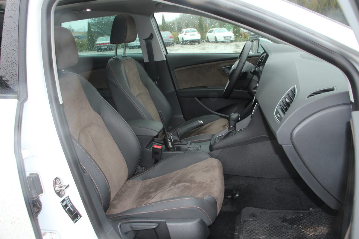 SEAT LEON