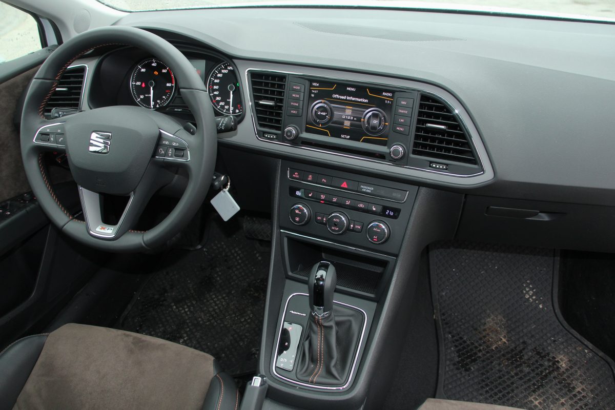 SEAT LEON