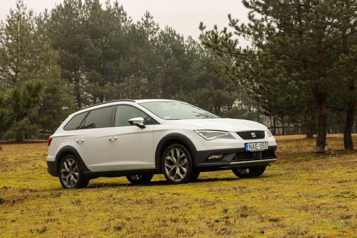 SEAT LEON