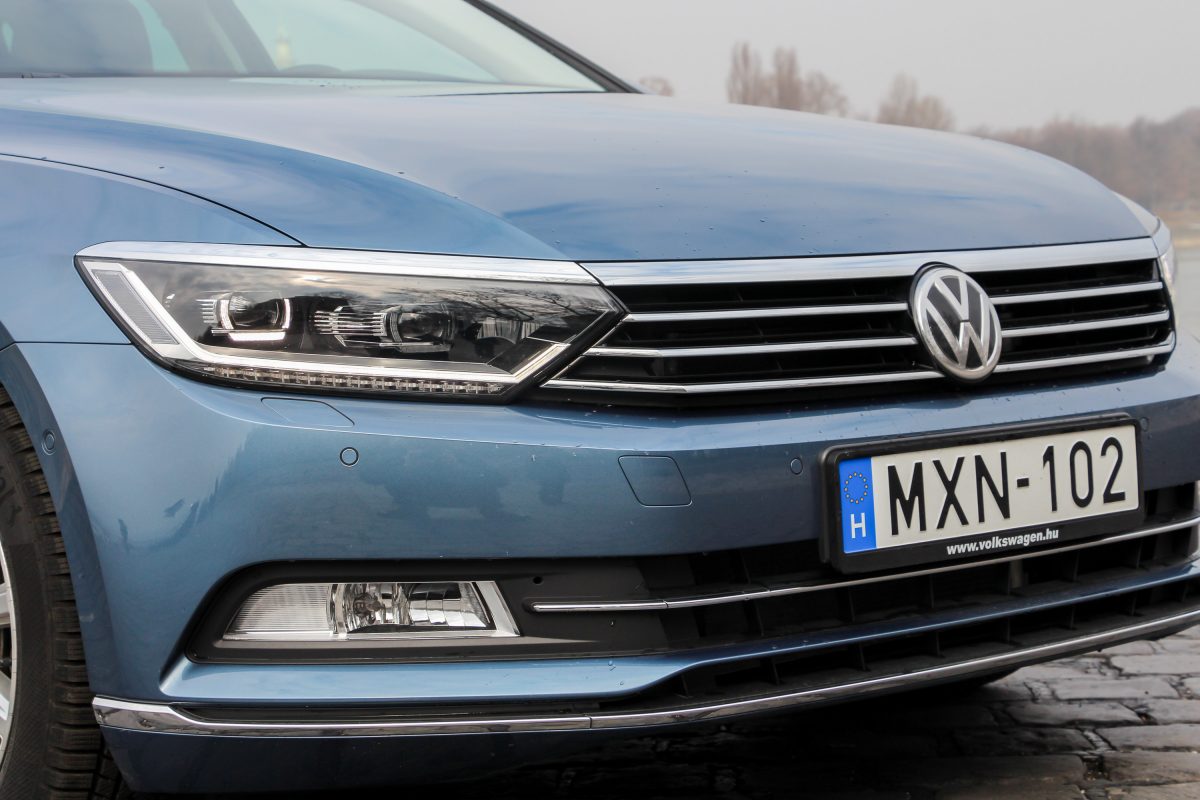 VOLKSWAGEN PASSAT