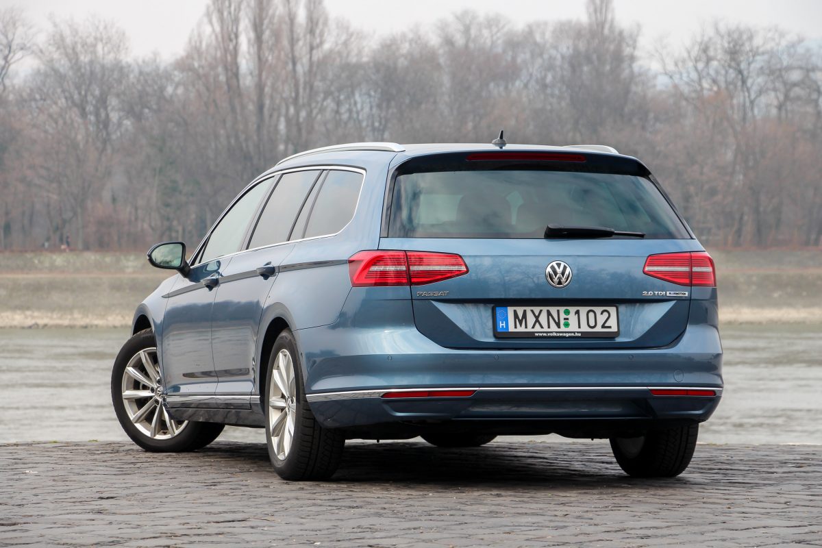 VOLKSWAGEN PASSAT