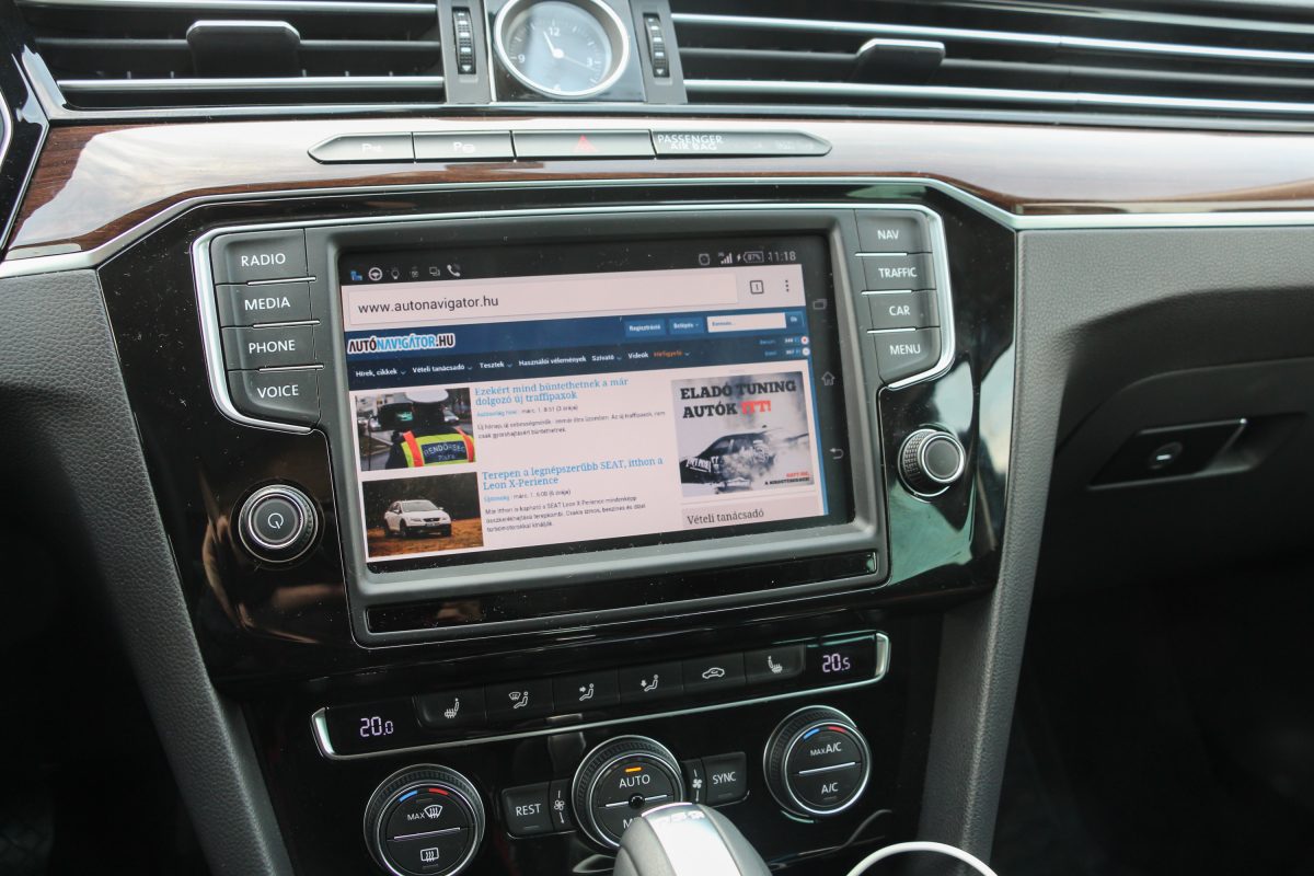 VOLKSWAGEN PASSAT