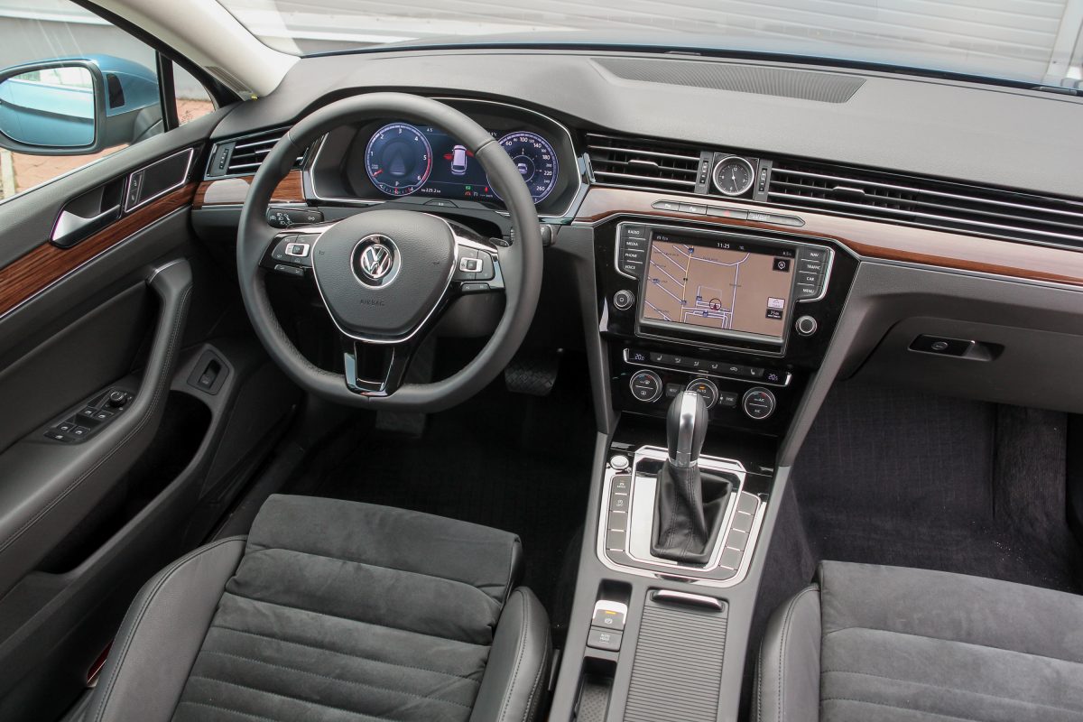 VOLKSWAGEN PASSAT