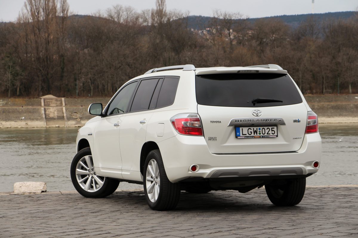 TOYOTA HIGHLANDER
