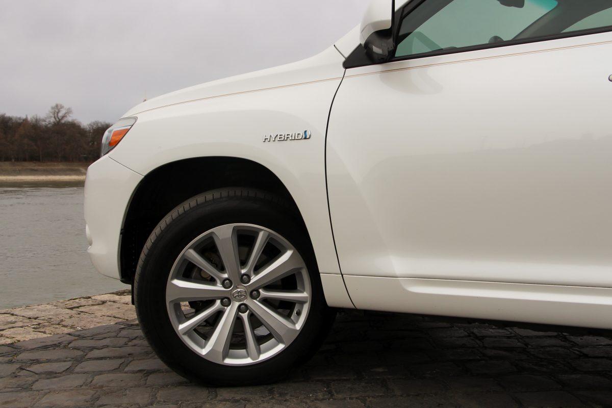TOYOTA HIGHLANDER