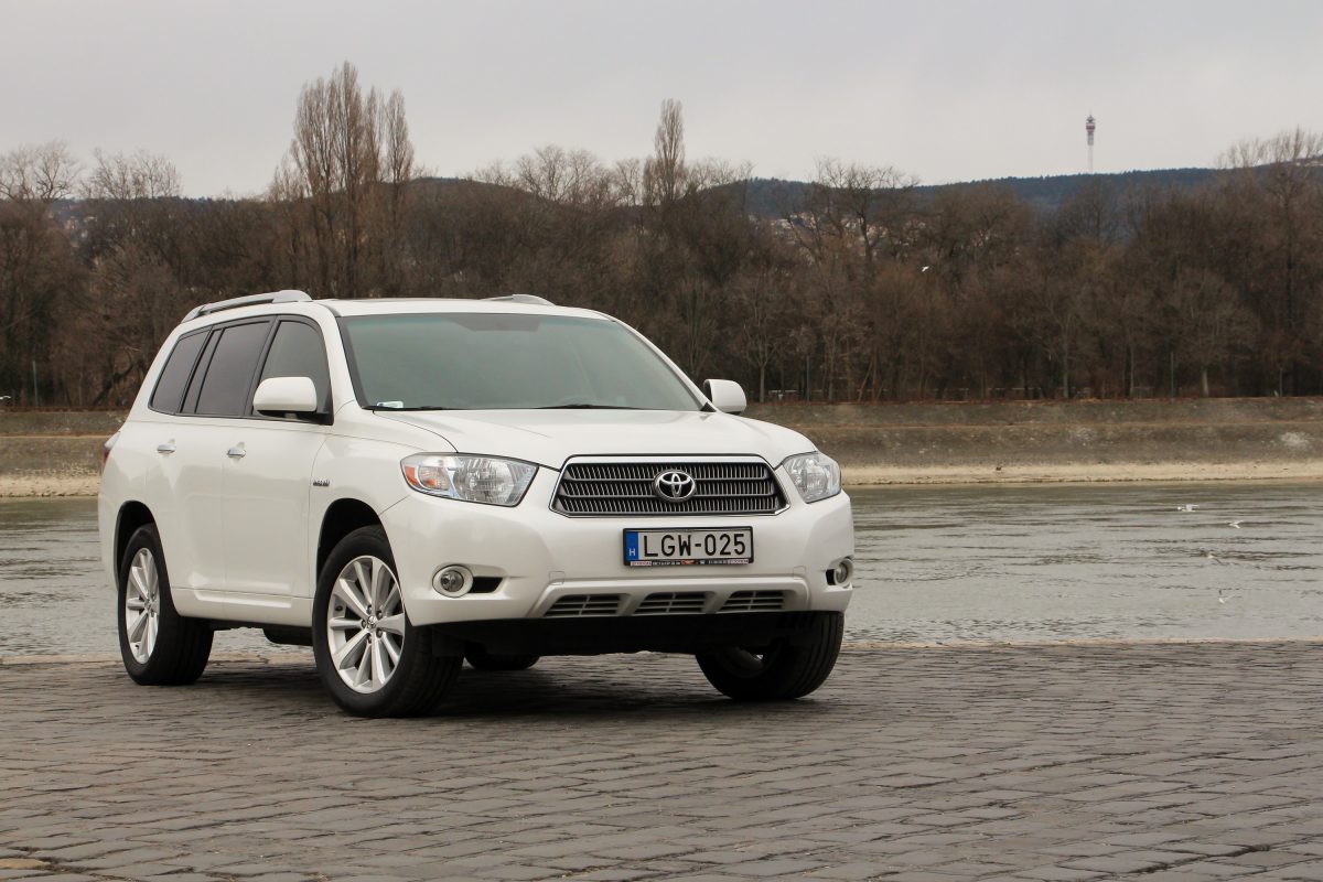 TOYOTA HIGHLANDER