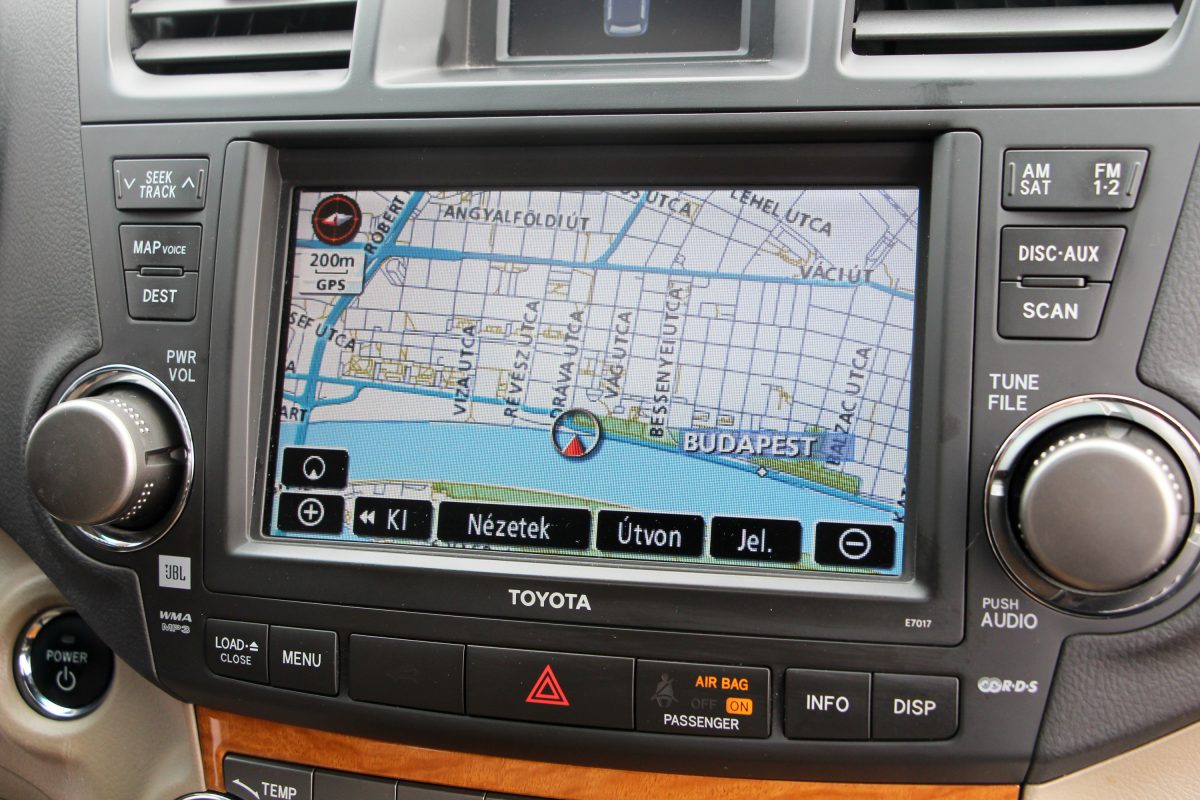 TOYOTA HIGHLANDER